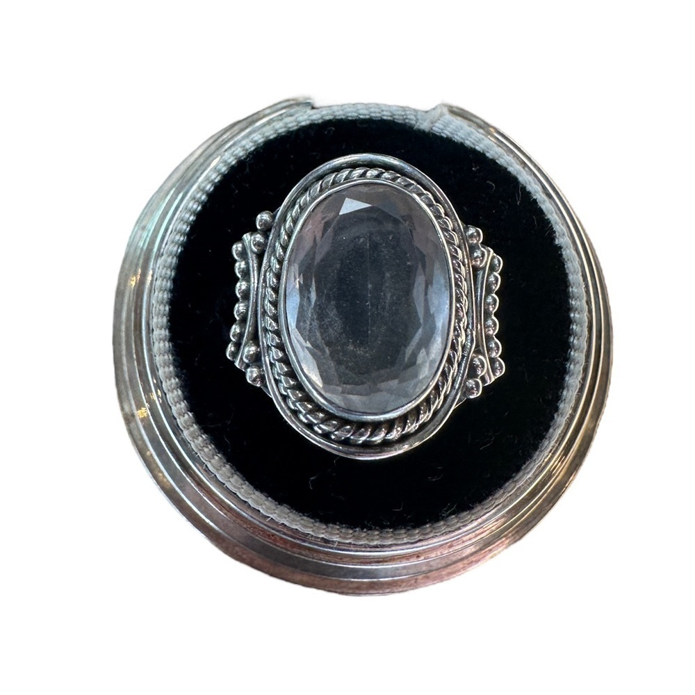 Gorgeous oval cut clear quartz ring 925